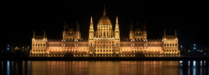 Image showing High detail photo of the Parlament in Hungary at night