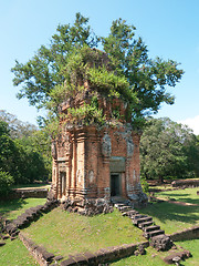 Image showing Tower at the Bakong Temple east of Siem Reap, Cambodia