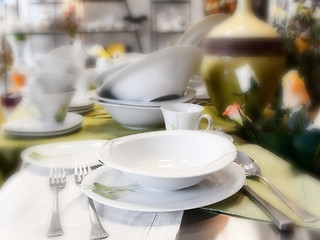 Image showing plates and dishes in store 