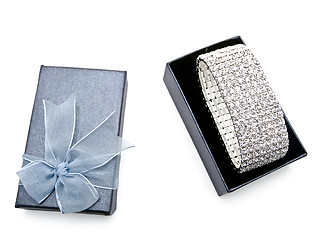 Image showing gift box with jewellery