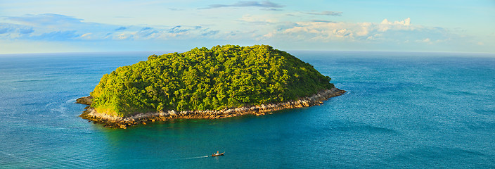 Image showing Large tropical island