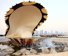 Image showing Doha fountain and dhows