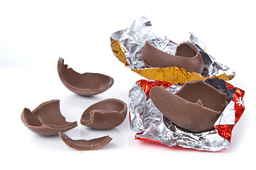 Image showing cracked chocolate egg 