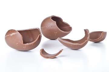 Image showing cracked chocolate egg 