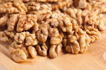 Image showing walnut kernel 