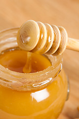 Image showing fresh gold honey dipper