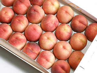 Image showing Box of peaches