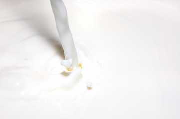 Image showing splashing milk