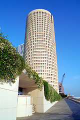 Image showing Tall highrise building by the river