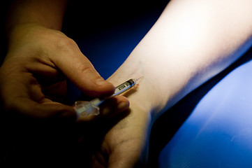 Image showing Patient injects insulin pen at hand