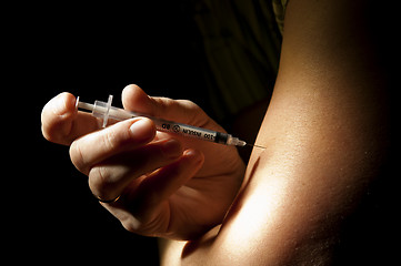 Image showing Patient injects insulin pen at hand