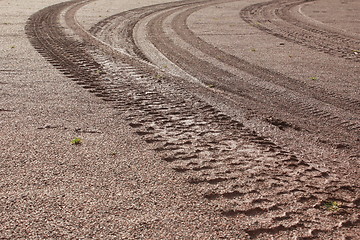 Image showing tracks in the dirt