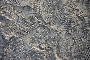 Image showing tracks in the dirt