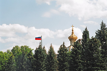 Image showing Peterhof. Russian flag and the Dome of the Palace.