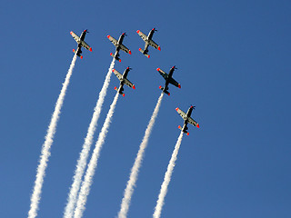 Image showing Synchronized team flight- flying in formations