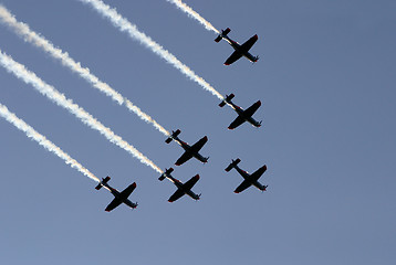 Image showing Synchronized team flight- flying in formations