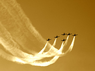 Image showing Synchronized team flight- flying in formations