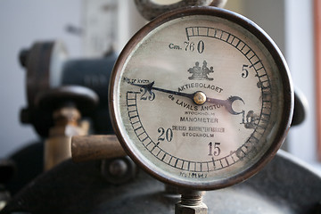 Image showing old manometer