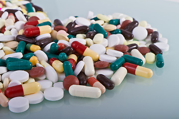 Image showing various pills