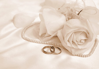 Image showing Wedding rings and roses