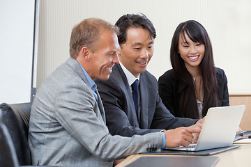 Image showing Businesspeople working on laptop