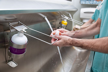 Image showing Doctors washing hands