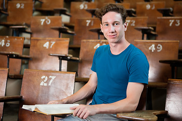 Image showing Uni Student in Lecture Hall