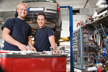 Image showing Mechanics at an auto shop