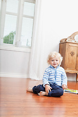 Image showing Kid sitting on floor