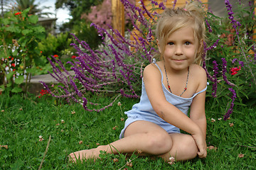 Image showing the child on the grass