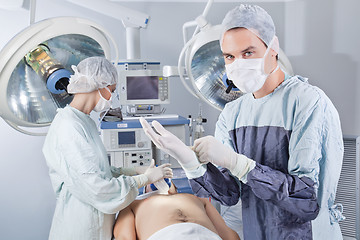 Image showing Doctor getting ready for operation