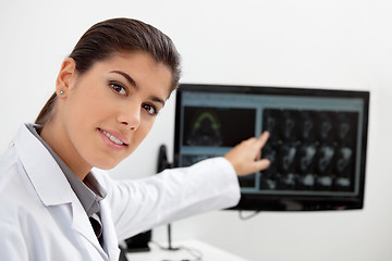 Image showing Dentist showing teeth x-ray on screen