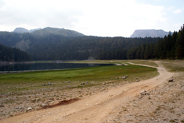 Image showing Road and lake