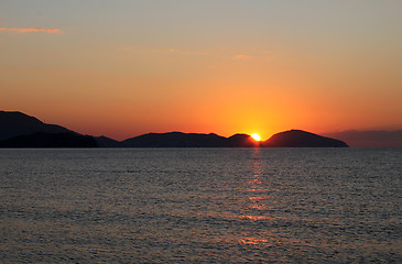 Image showing sunrise at seaside