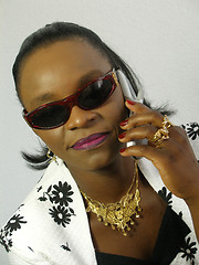 Image showing Black woman wearing sunglasses giving a call 2