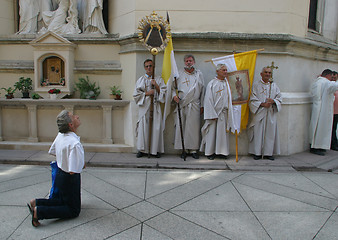 Image showing Pilgrim praying before a crucifix