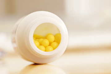 Image showing Yellow dragee pills