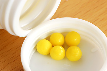 Image showing Yellow dragee pills