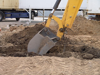 Image showing Digging