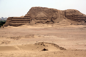 Image showing Sand desert and ruins