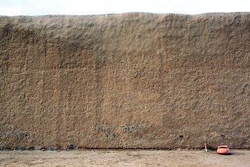 Image showing Wall and pot