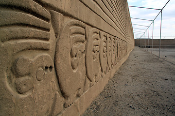 Image showing Long wall