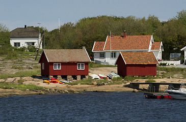 Image showing Cottage near the sea