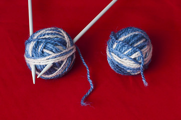 Image showing Ball of yarn and knitting skewers