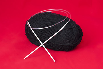 Image showing Ball of yarn and knitting skewers