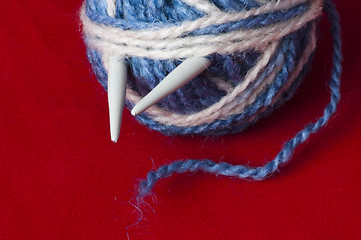 Image showing Ball of yarn and knitting skewers