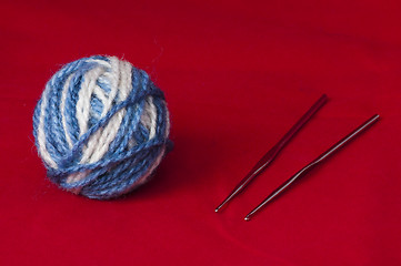 Image showing Ball of yarn and knitting skewers