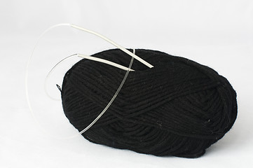 Image showing Ball of yarn and knitting skewers