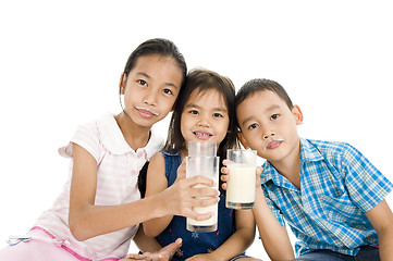 Image showing asian kids with milk