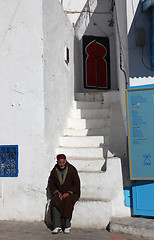 Image showing The old man sitting on the stairs